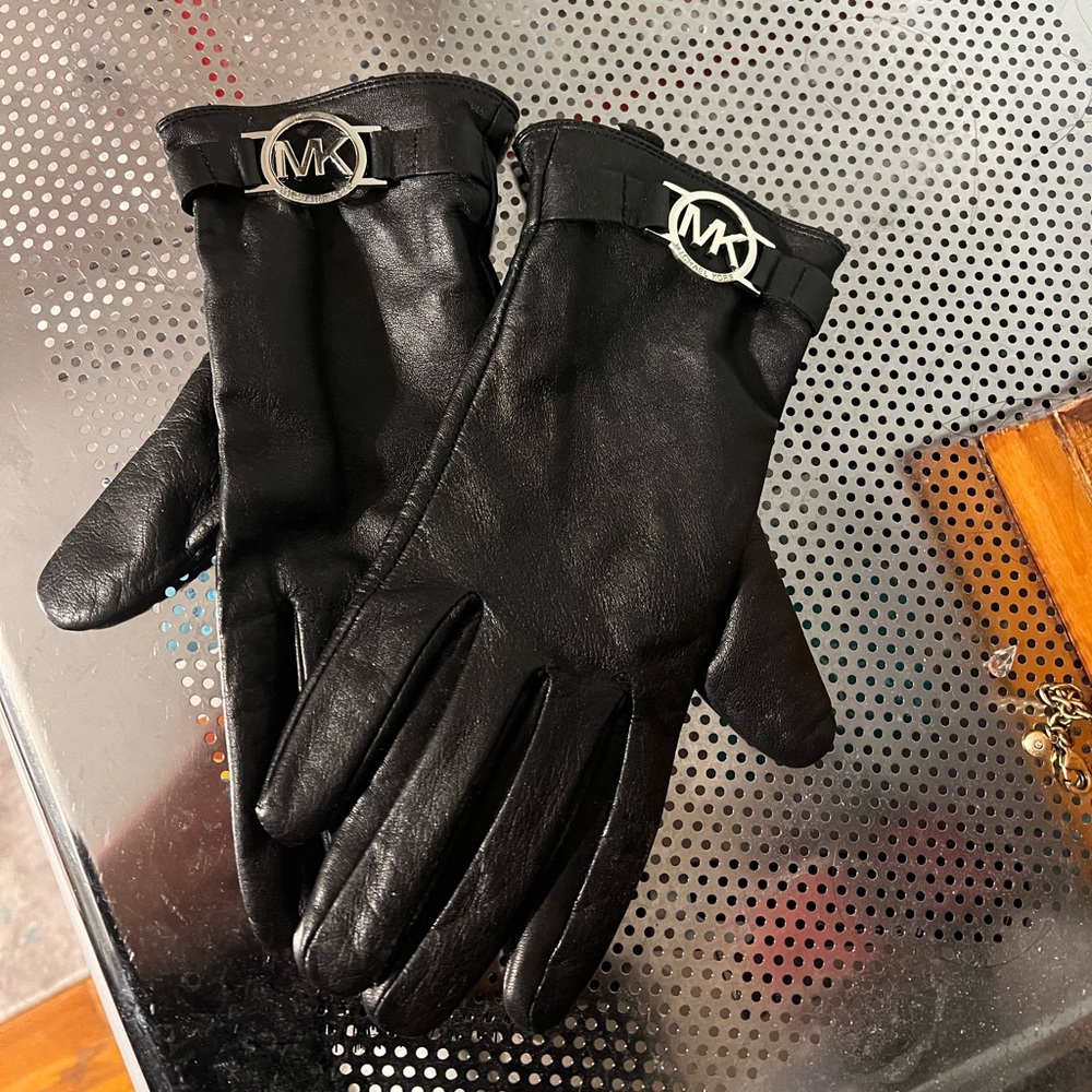 Michael Kors leather gloves size P